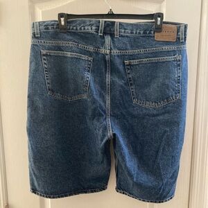 Men’s Arizona Denim jean shorts. Size 42. Great condition